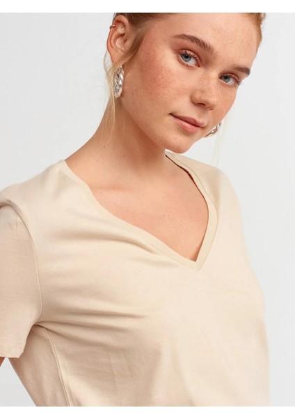 V Yaka Basic T-Shirt indirimleri