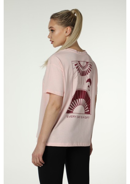 Kadın Ön ve Sırt Baskılı Kısa Kollu Bisiklet Yaka Oversıze Oversıze Tişört Pembe indirimleri