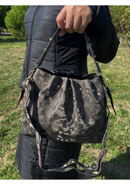 Beyhan Bayhan Kadın Büzgü Görünümlü El ve Omuz Çantası Gri modelleri