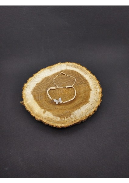 Bahar Kelebeği Temalı Bej El Örgüsü Makrome Bileklik modelleri