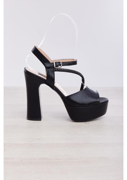 Bilekten Bantlı Kalın Topuk Platformlu Kadın Ayakkabı