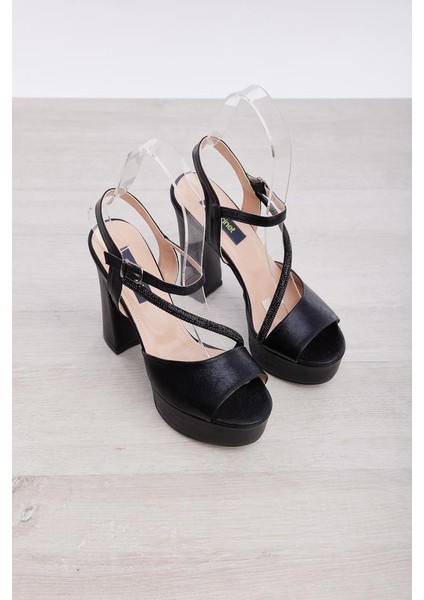 Bilekten Bantlı Kalın Topuk Platformlu Kadın Ayakkabı fiyatları
