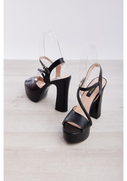 Bilekten Bantlı Kalın Topuk Platformlu Kadın Ayakkabı modelleri