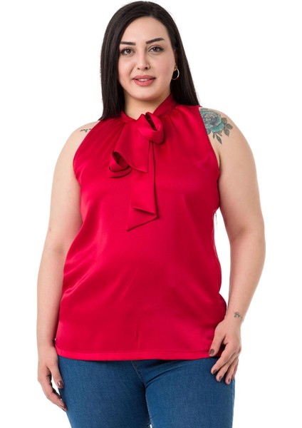 Büyük Beden Yakası Fularlı Yanı Yırtmaçlı Saten Kırmızı Bluz
