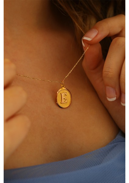 Kadın 14 Ayar Altın Harf Kolye Nostaljik Oval E Harfi Altın Kolye Zincirli 42 cm fiyatları