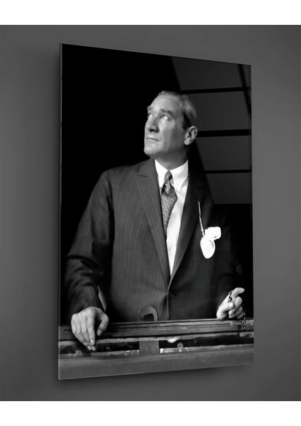 Siyah Beyaz Atatürk Trende Cam Tablo