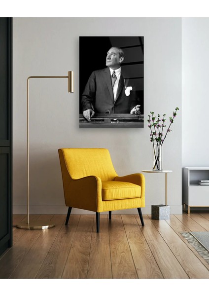 Siyah Beyaz Atatürk Trende Cam Tablo fiyatları