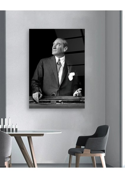 Siyah Beyaz Atatürk Trende Cam Tablo modelleri