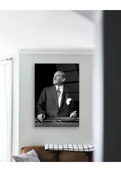 Siyah Beyaz Atatürk Trende Cam Tablo indirimleri