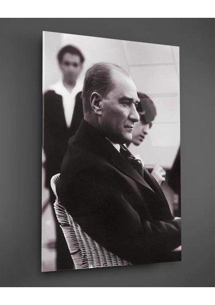 Siyah Beyaz Atatürk Dikey Cam Tablo