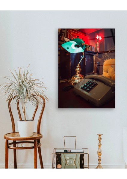 Masa Lambası ve Antika Telefon Cam Tablo modelleri