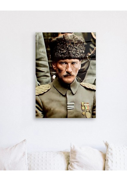 Üniformalı Atatürk Portesi Cam Tablo fırsatları