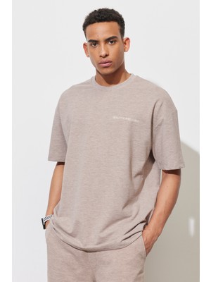 Altınyıldız Classics Erkek Kahve Melanj Oversize Bol Kesim Bisiklet Yaka Pamuklu Baskılı Tişört