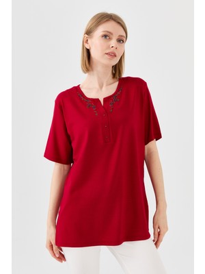 Kadın Yakası Papatya Işlemeli Penye T-Shirt Bordo