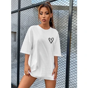 DAXİS Sportwear Company Kadın Küçük Kalp Baskılı Oversize Tshirt Daxis Sportwear Company