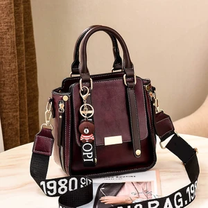 2023 Yeni Çanta Bayanlar Moda Retro Çanta Kore Versiyonu Sevimli Basit Rahat Mizaç Omuz Askılı Çanta (Yurt Dışından)