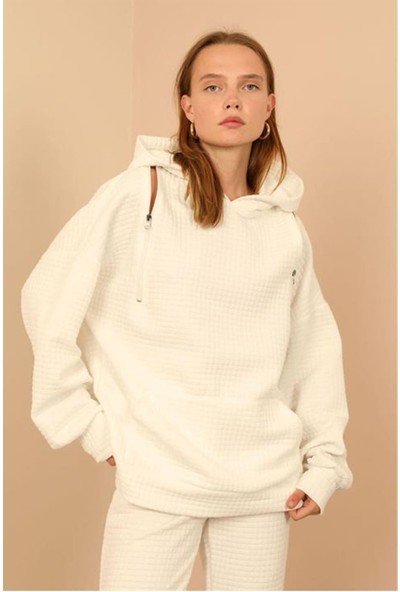 Aradım Taradım Petek Kumaş Uzun Kol Kapüşonlu Fermuar Detaylı Kadın Sweatshirt-Ekru