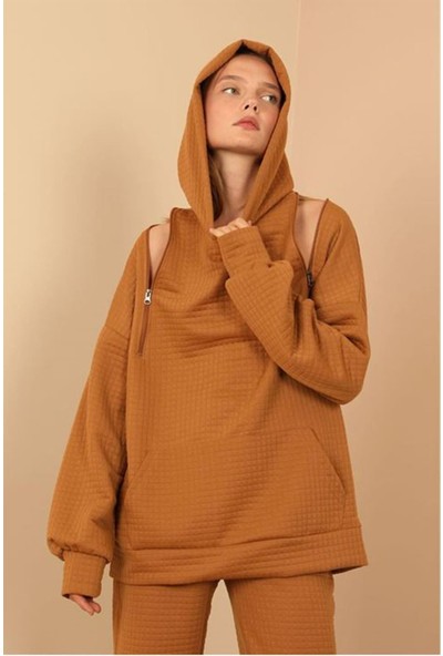 Aradım Taradım Petek Kumaş Uzun Kol Kapüşonlu Fermuar Detaylı Kadın Sweatshirt-Camel