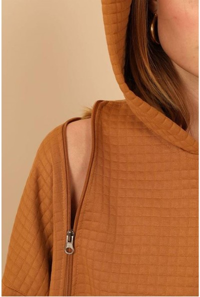 Aradım Taradım Petek Kumaş Uzun Kol Kapüşonlu Fermuar Detaylı Kadın Sweatshirt-Camel
