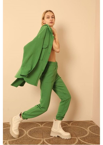 Kapitone Kumaş Çıtçıt Detaylı Kadın Gömlek-Yeşil