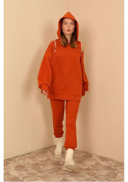 Petek Kumaş Uzun Kol Kapüşonlu Fermuar Detaylı Kadın Sweatshirt-Tarçın fırsatları