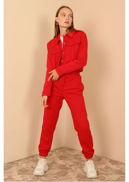 Kapitone Kumaş Bilek Boy Tam Kalıp Çıtçıt Detaylı Kadın Pantolon-Kırmızı fiyatları