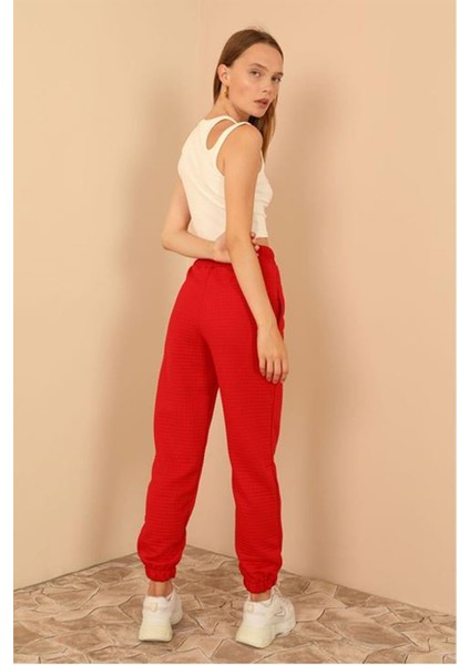 Kapitone Kumaş Bilek Boy Tam Kalıp Çıtçıt Detaylı Kadın Pantolon-Kırmızı modelleri