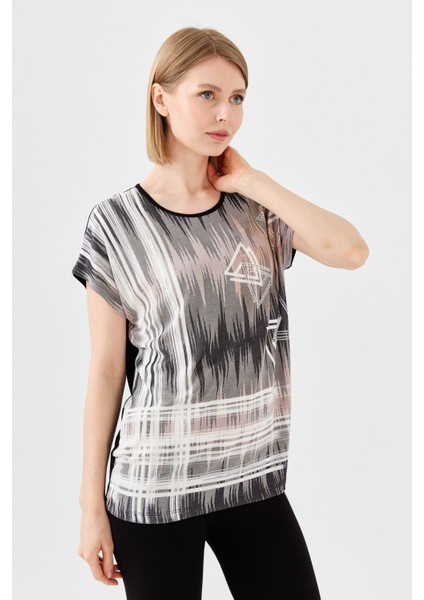 Kadın Sıfır Yaka Üçgen Baskılı Penye T-Shirt Siyah fiyatları