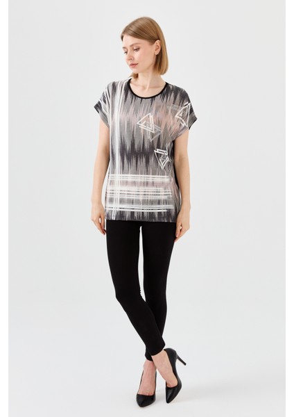 Kadın Sıfır Yaka Üçgen Baskılı Penye T-Shirt Siyah fırsatları