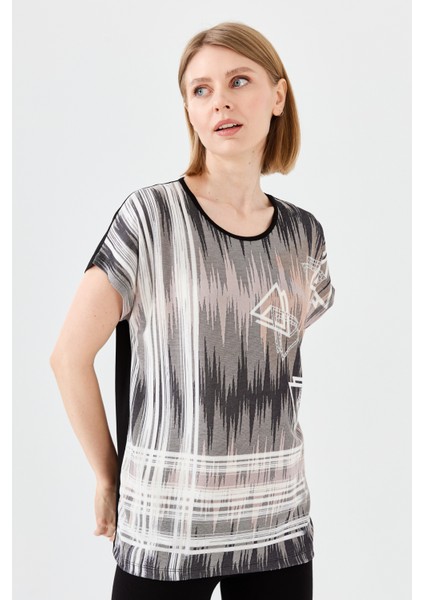 Kadın Sıfır Yaka Üçgen Baskılı Penye T-Shirt Siyah indirimleri