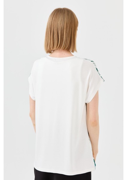 Kadın Sıfır Yaka Üçgen Baskılı Penye T-Shirt Kemik fırsatları