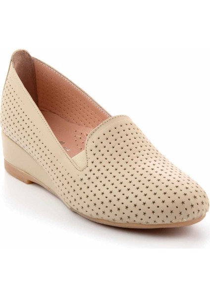 Kadın Dolgu Topuklu Ayakkabı Bej Renk Hakiki Deri ile Şık ve Rahat modelleri