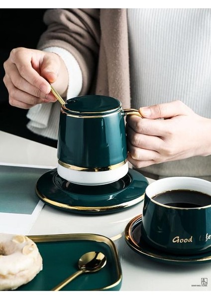 Avrupa Kahve Kupaları Ev Drinkware Temel Öğleden Sonra Çay Bardağı Seti Retro Seramik Kahve Fincanı ve Daire Hediye Kutusu Paketi | Kahve Kupası ve tabak Setleri (Yurt Dışından)