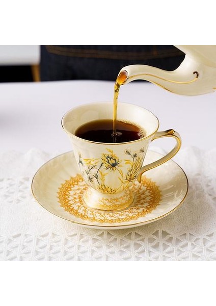 Kahve Fincanı ve Tabağı Fransız Tarzı Altın Retro Mahkemesi Feng Shui Kupası Ev Öğleden Sonra Çay Kupası Pot Yaratıcı Avrupa Seramik Kupası Kupa | Kupalar (Yurt Dışından) fiyatları
