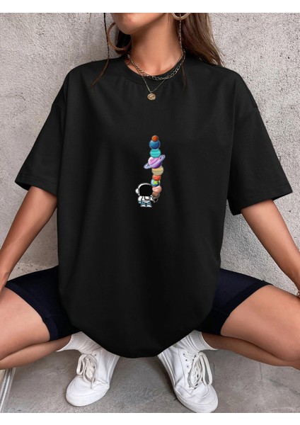 Gezegenler Baskılı Kadın Oversize Tshirt-Daxis Sportwear Company