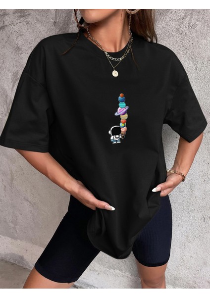 Gezegenler Baskılı Kadın Oversize Tshirt-Daxis Sportwear Company
