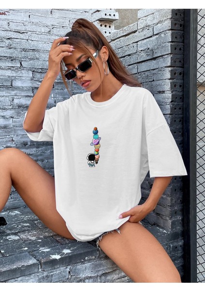 Gezegenler Baskılı Kadın Oversize Tshirt-Daxis Sportwear Company