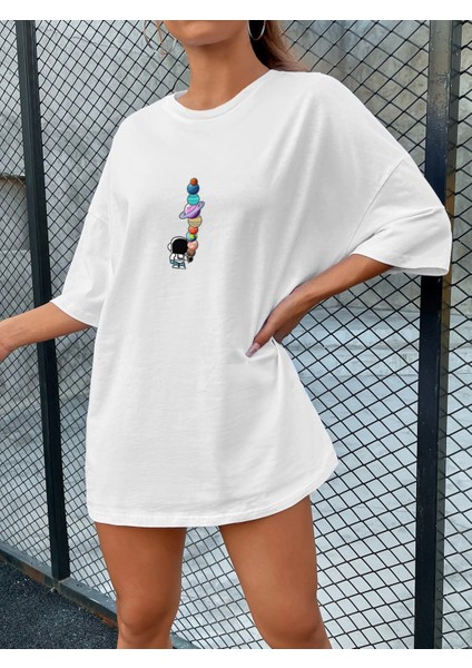 Gezegenler Baskılı Kadın Oversize Tshirt-Daxis Sportwear Company