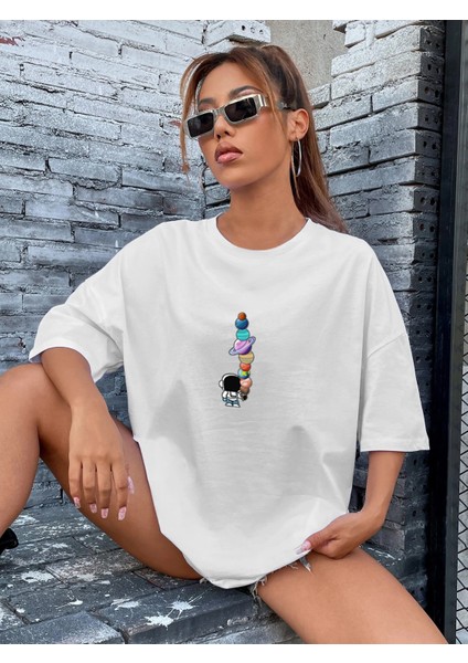 Gezegenler Baskılı Kadın Oversize Tshirt-Daxis Sportwear Company
