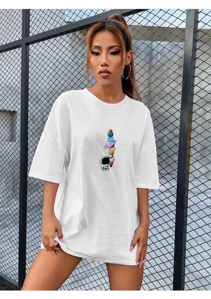 Gezegenler Baskılı Kadın Oversize Tshirt-Daxis Sportwear Company modelleri