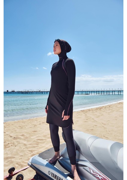 Performans Serisi Omuz Gizli Fermuar Detaylı Siyah Likralı 4 Parça Tesettür Mayo Takımı H-Per 30 fiyatları