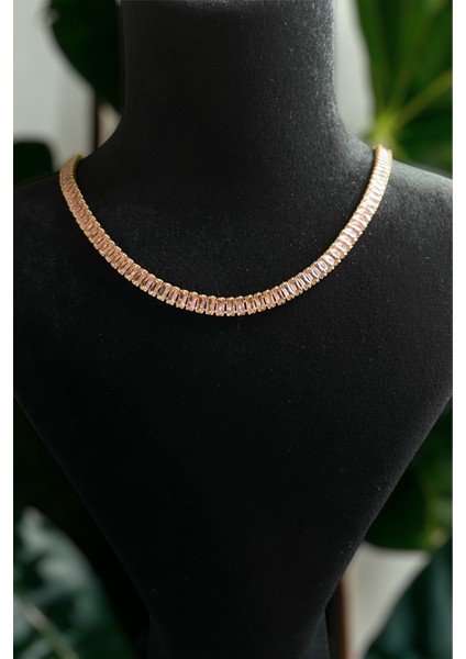 Pembe Zirkon Taşlı Baget Model Su Yolu Gold Kolye