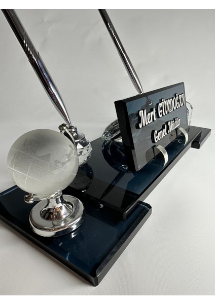 Kristal Füme Cam Isimlik Çift Ayak Silver Renk Kalem Saat Dünya ve Kartvizit Figürlü Özel Hediyelik fırsatları