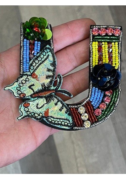 9X10 cm Kelebekli Nakış Taş ve Payet Işlemeli Nal U Harfi Aplike Arma Dikiş Hobi