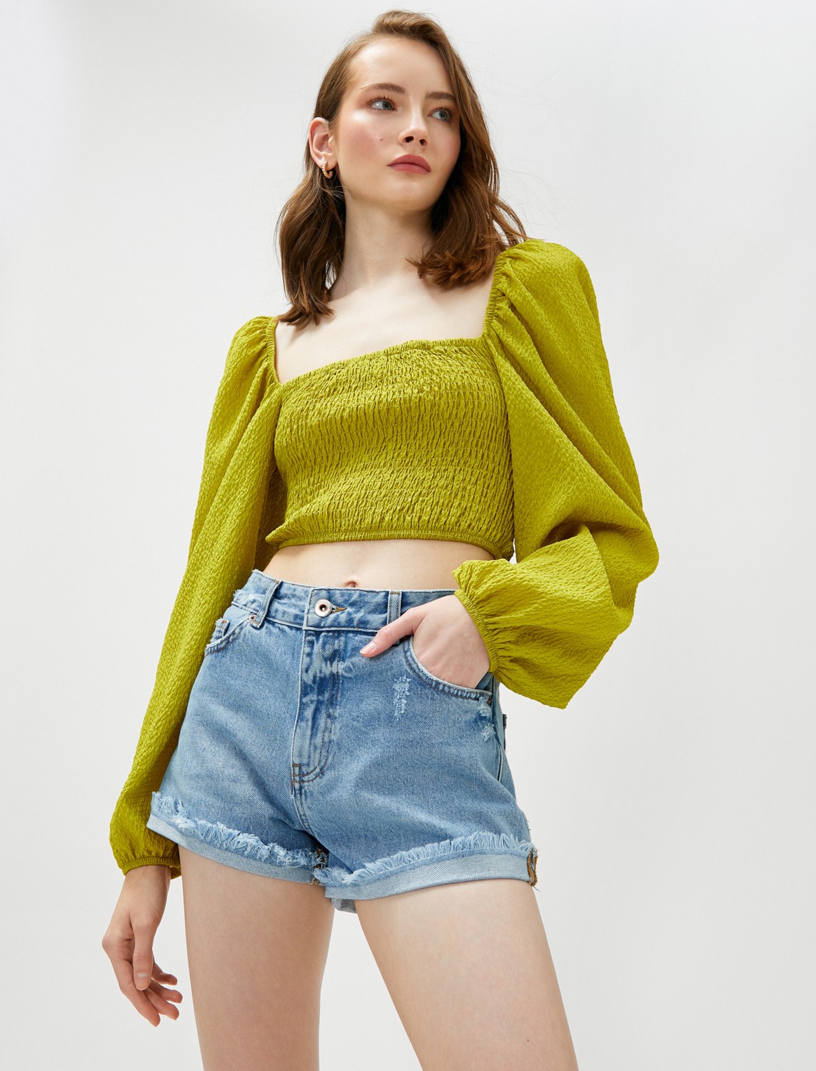 Koton Crop Bluz Gipeli Balon Kol Kare Yaka görsel 2