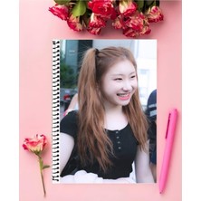 Anime And Your World Chaeryeong Itzy Defter 1 Adet Özel Tasarım A4 Boyutu 21*29 cm  Telli Çizgisiz Büyük Boy defter