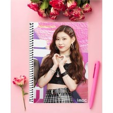 Anime And Your World Chaeryeong Itzy Defter 1 Adet Özel Tasarım A4 Boyutu 21*29 cm  Telli Çizgisiz Büyük Boy defter