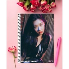 Anime And Your World Chaeryeong Itzy Defter 1 Adet Özel Tasarım A4 Boyutu 21*29 cm  Telli Çizgisiz Büyük Boy defter