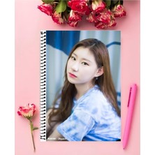 Anime And Your World Chaeryeong Itzy Defter 1 Adet Özel Tasarım A4 Boyutu 21*29 cm  Telli Çizgisiz Büyük Boy defter