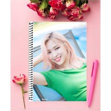 Anime And Your World Ryujin Itzy Defter 1 Adet Özel Tasarım A4 Boyutu 21*29 cm  Telli Çizgisiz Büyük Boy defter